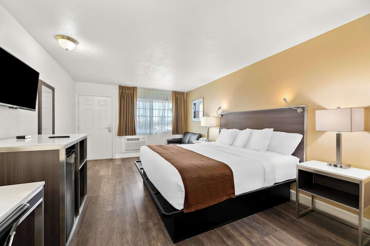 Room 5 of 18