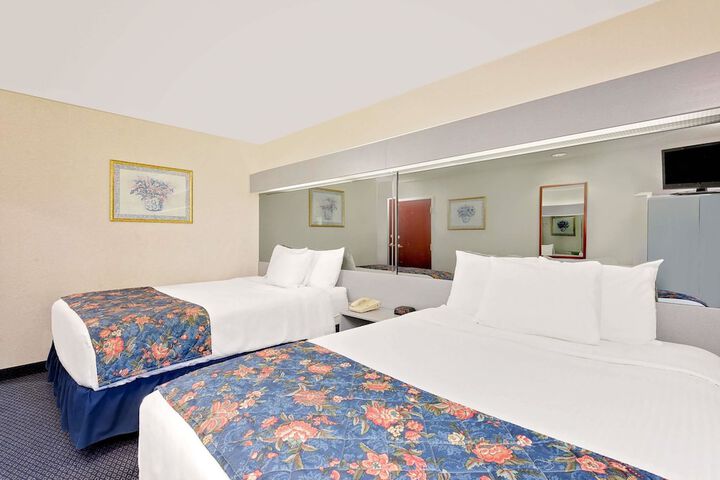 Room 8 of 16