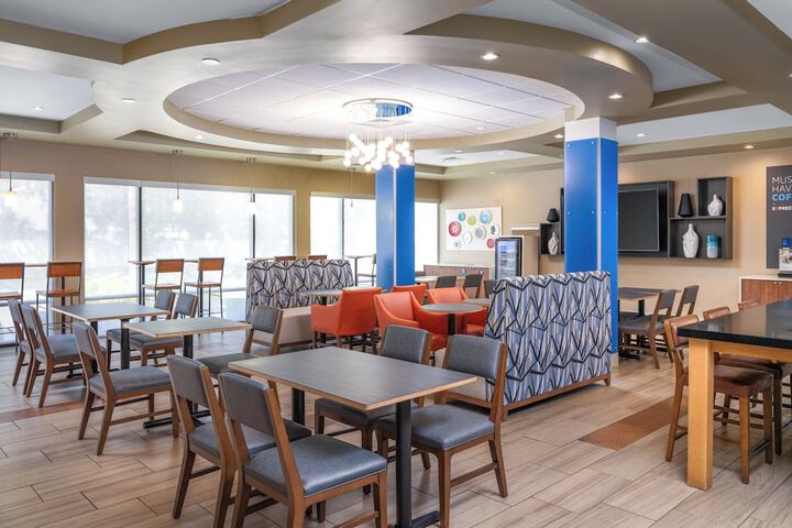Holiday Inn Express & Suites Lakeland South by IHG