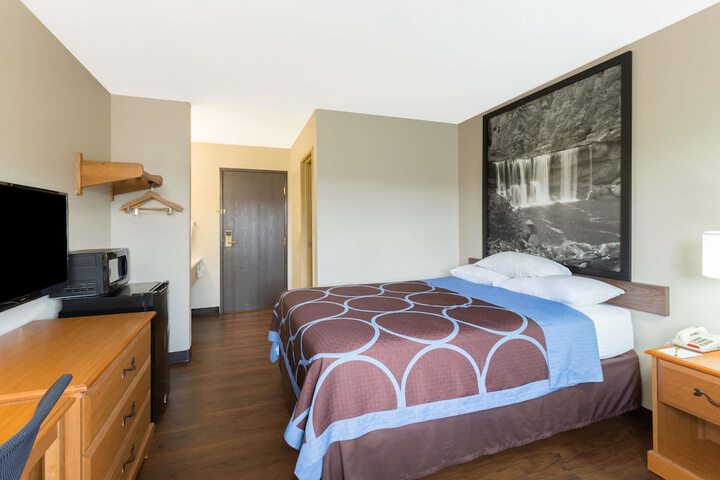 Room 13 of 22