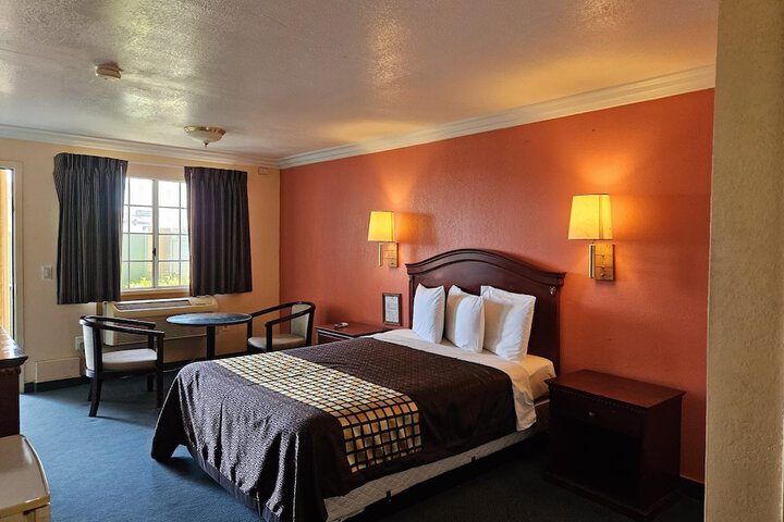 Room 6 of 23