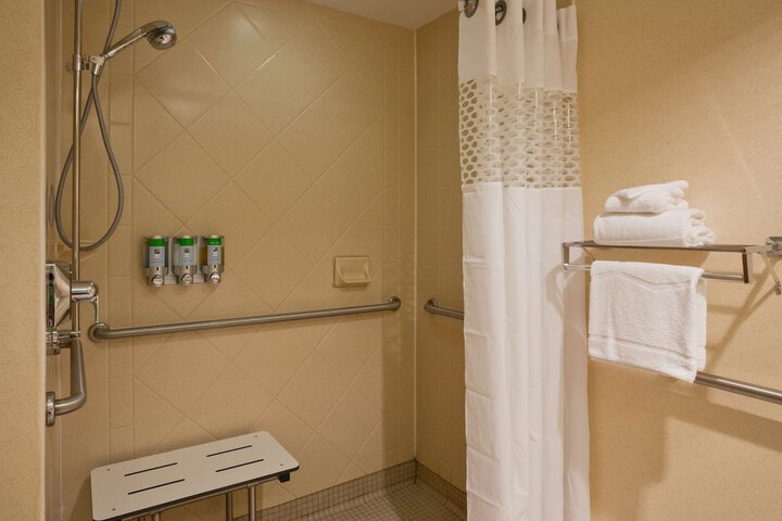 Room 15 of 25