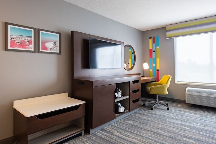 Room 32 of 66