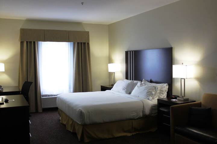 Room 8 of 36