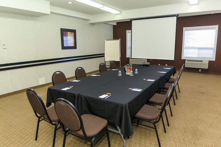 Comfort Inn & Suites Medicine Hat