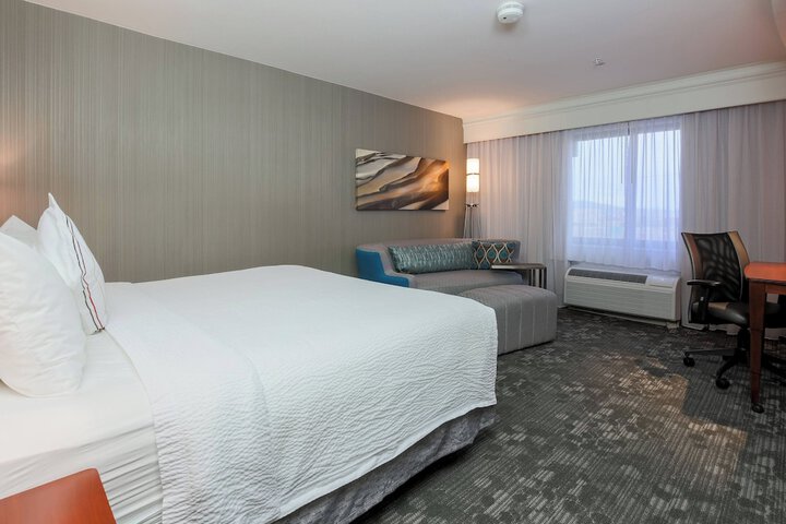 Room 28 of 69