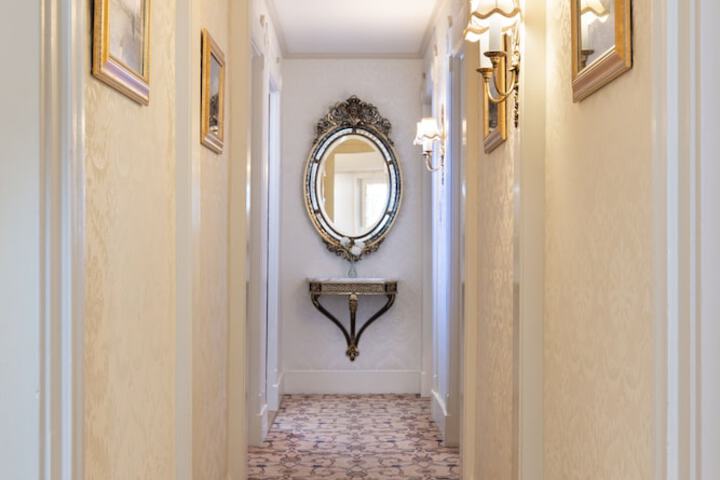 Ballroom/Hall 132 of 144
