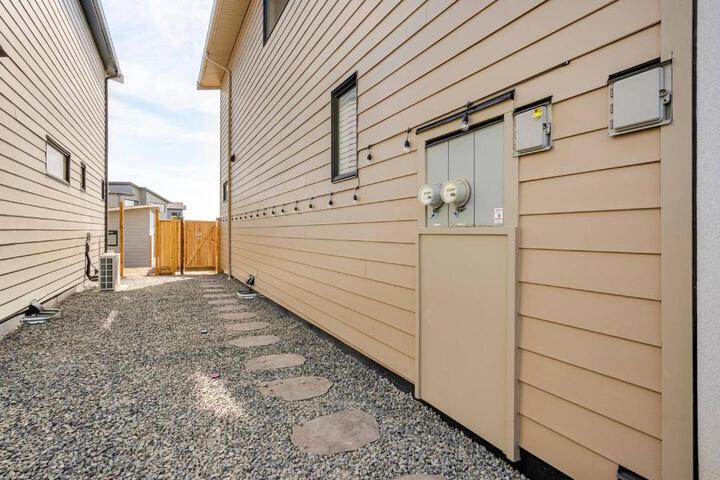 Victorias Family Oceanside Retreat brand new 2br basement