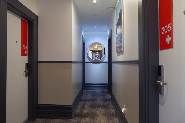 Ballroom/Hall 70 of 74