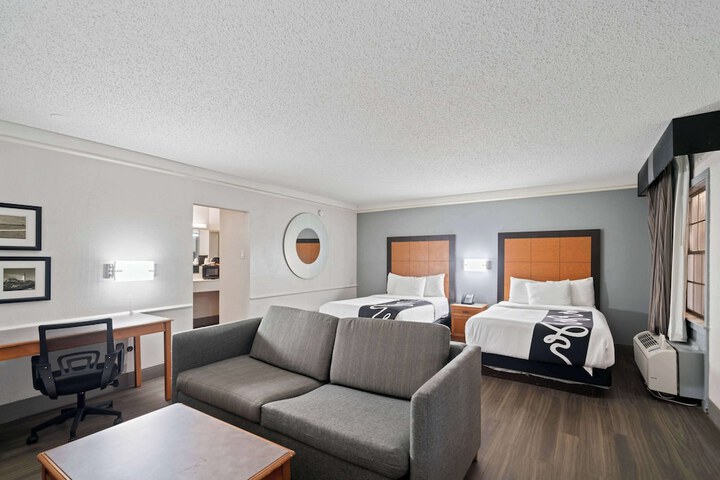 Room 92 of 142