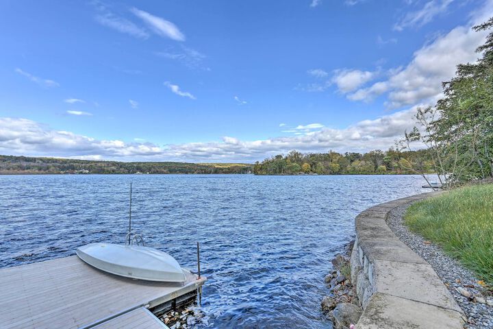 Beautiful Lakefront Retreat w / Deck & Views!