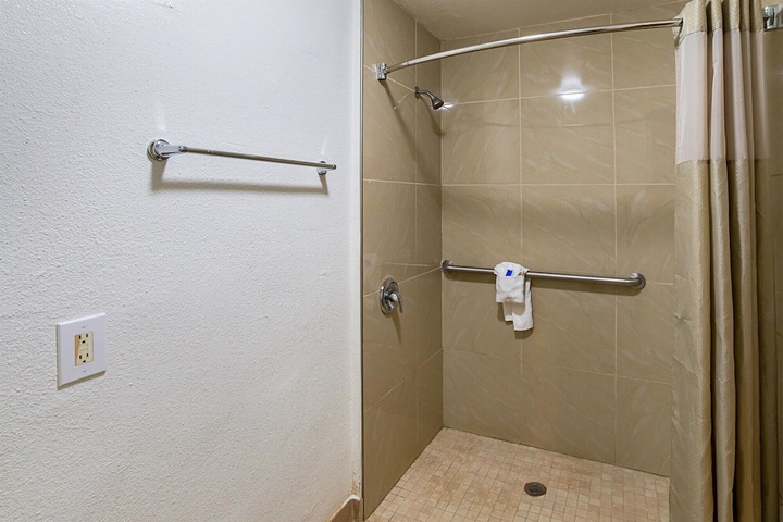 Motel 6 Grand Prairie TX - Near Six Flags Drive