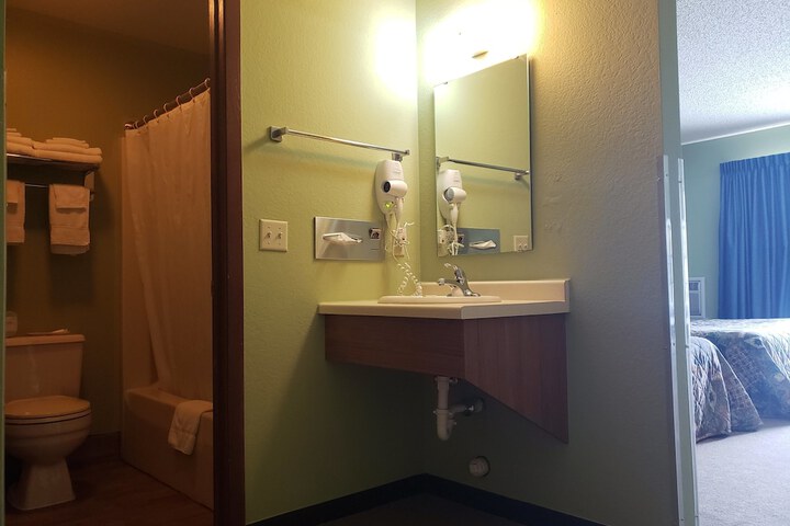 Room 35 of 80