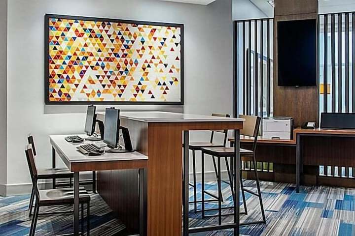 Holiday Inn Express & Suites Brandon by IHG