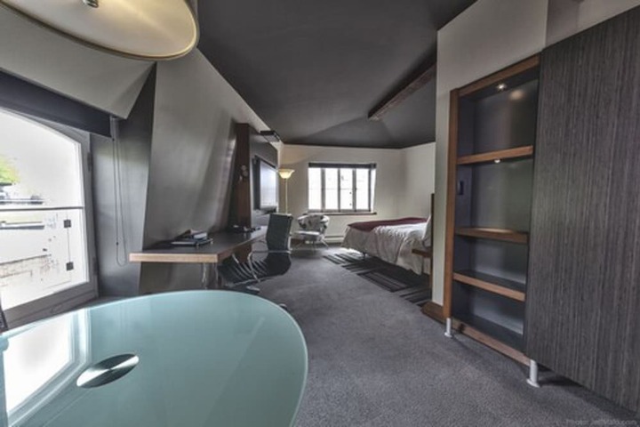 Room 45 of 62