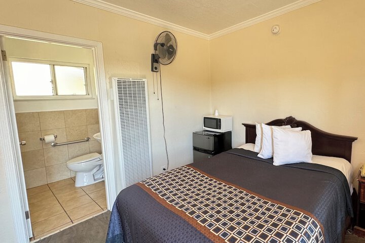 Room 14 of 28