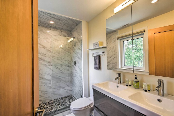 the Glabin: Garrison Gem w / Hot Tub & Fire Pit