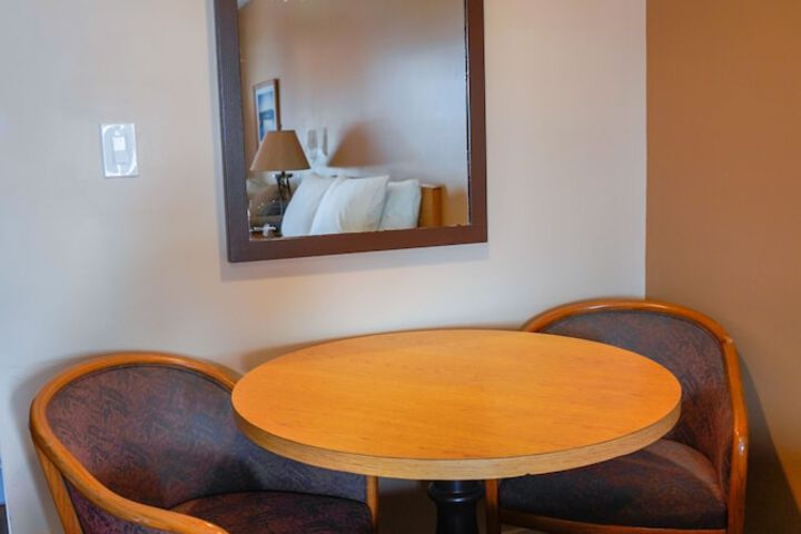 Room 34 of 37