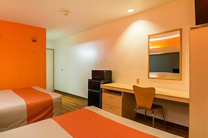 Motel 6 Sycamore IL