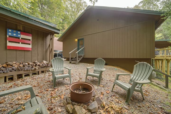 Robbinsville Vacation Rental w / Covered Balcony