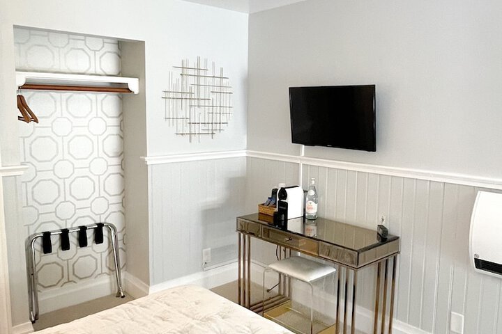 Room 104 of 150
