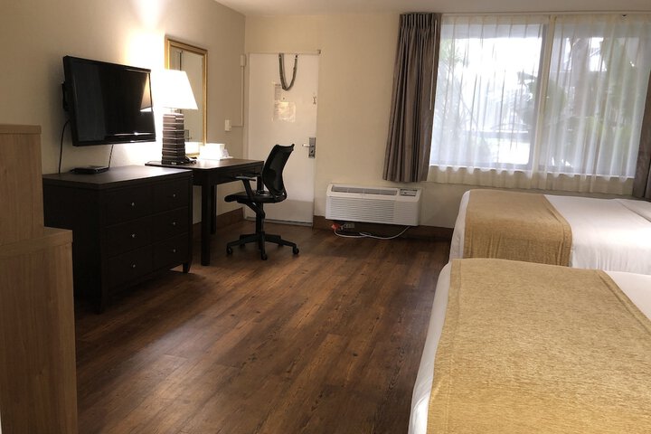 Room 33 of 47