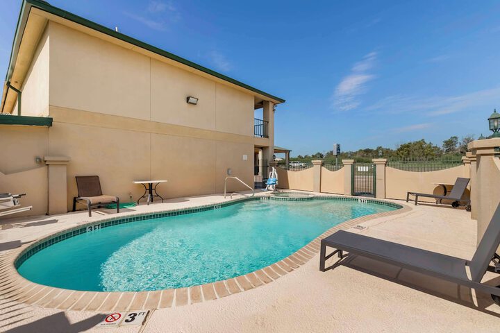 Pool 4 of 25