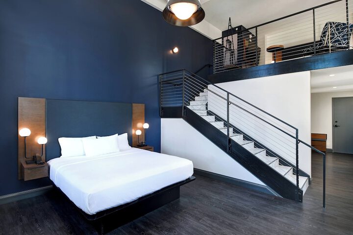 Room 16 of 44
