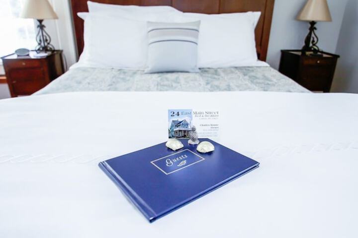 24 East Main Street B & B