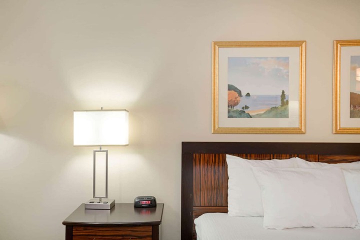 Room 15 of 36
