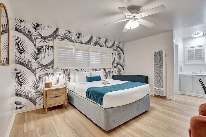 Room 25 of 76