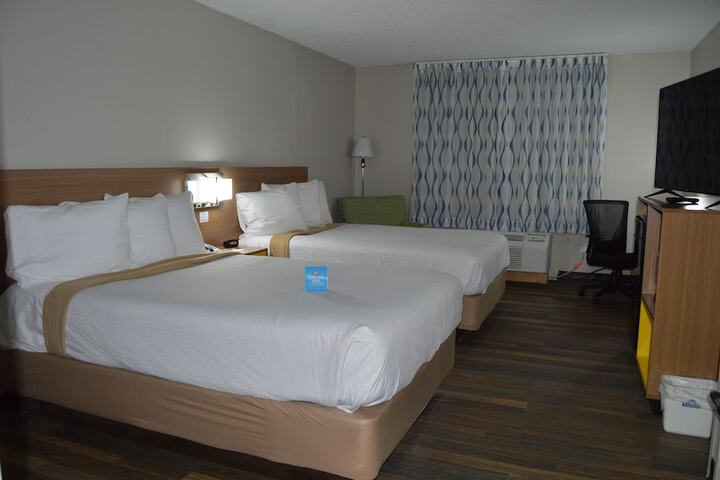 Room 10 of 18