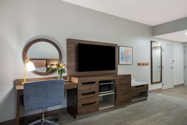 Room 15 of 34