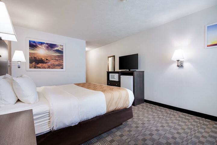 Room 10 of 38