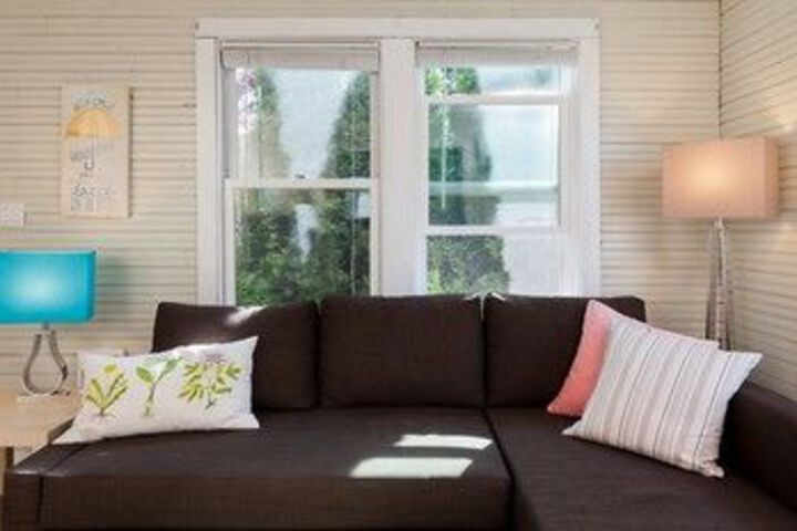 2BR Bay View Bungalow in Poulsbo by RedAwning