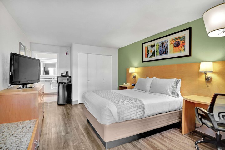 Room 10 of 25
