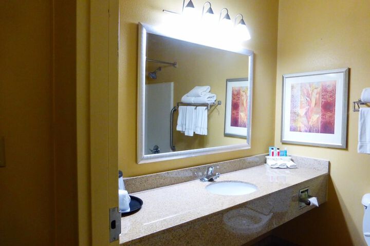 Room 5 of 9