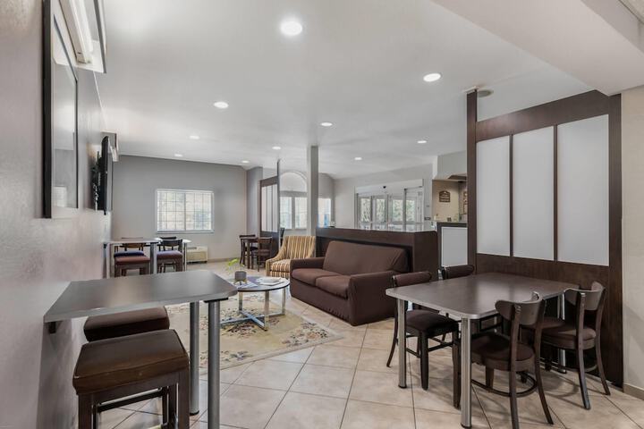 Microtel Inn & Suites by Wyndham Pearl River / Slidell
