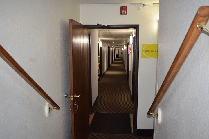 Ballroom/Hall 36 of 39