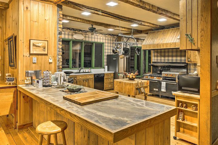 River Access + Mtn Views: Cullowhee Lodge!