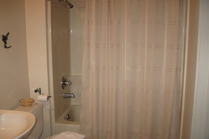 Room 10 of 16