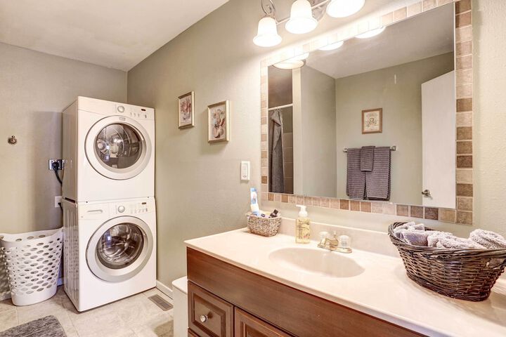 Pierre Vacation Rental w / Grill & Fenced Yard