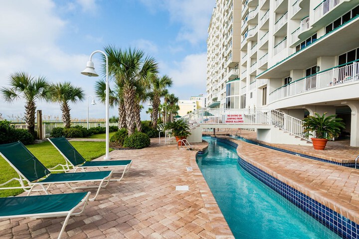 Hampton Inn & Suites Myrtle Beach / Oceanfront