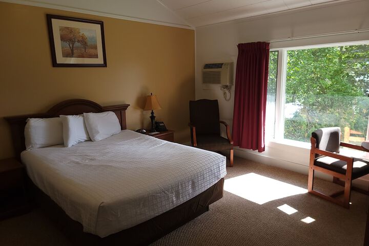 Hickory Grove Motor Inn