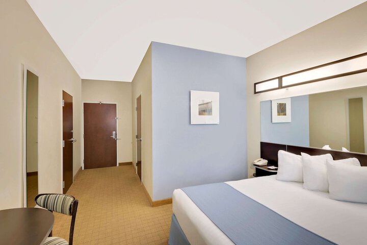 Microtel Inn & Suites by Wyndham Geneva
