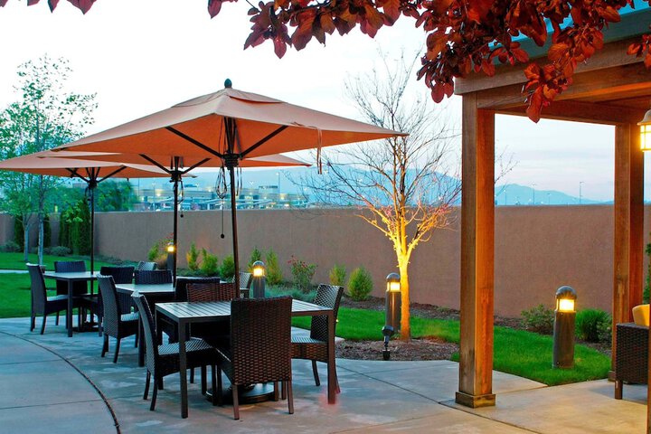Courtyard by Marriott Medford Airport