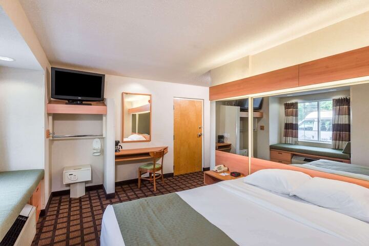Room 18 of 24