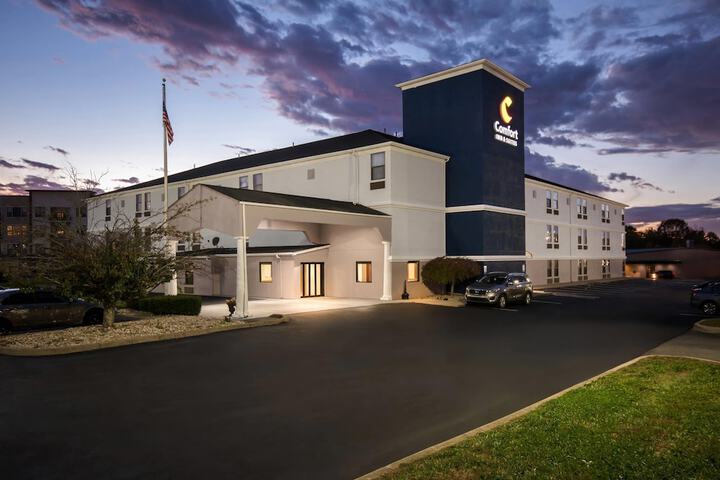 Comfort Inn & Suites Cincinnati Eastgate