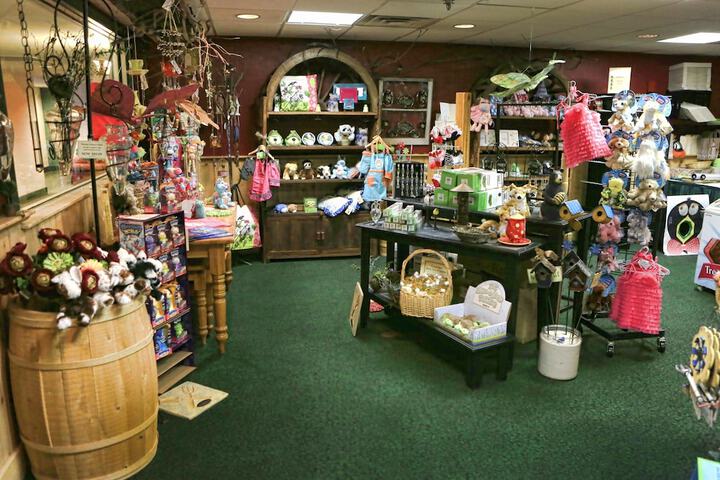 Gift Shop 101 of 115