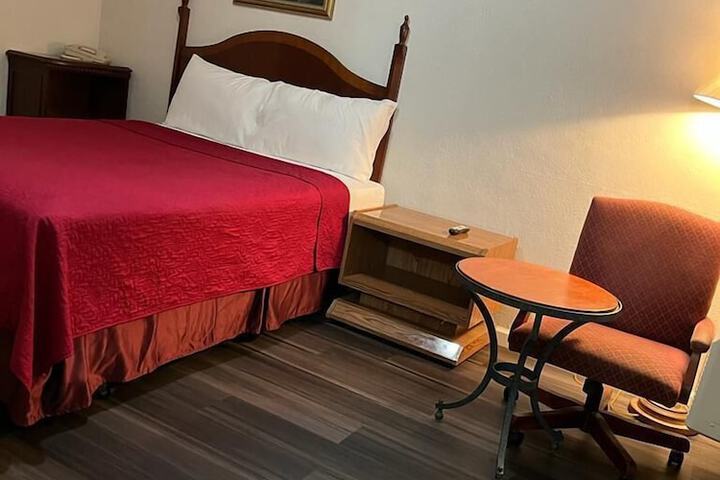 Room 32 of 49